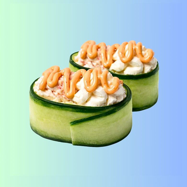 Гункан с лососем 